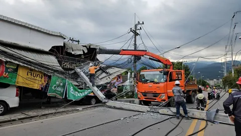 ดับ 1 ศพ เหตุกระบะขนน้ำ ชนเสาไฟฟ้าล้ม 24 ต้น ที่เชียงใหม่ พบเคยประกวดรายการดัง
