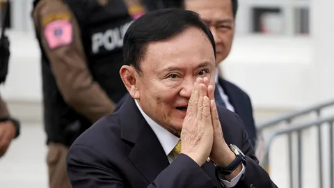 วิเคราะห์การเมือง : “ทักษิณ” จอด “เพื่อไทย” ไปต่อ