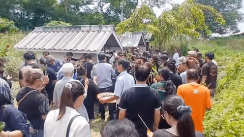 ญาติรับศพ เจ้าหน้าที่ถูกสิงโตขย้ำ บำเพ็ญกุศล เก็บศพ 3 ปี ตามความเชื่อ 