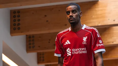 ชัดเจน "สล็อต" เผย "ลิเวอร์พูล" ไม่เร่ง "อิซัค" ประเดิมนัดแรก พรีเมียร์ลีกอาทิตย์นี้