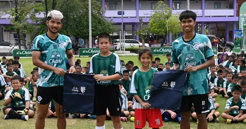 “ช้าง” ชวน “ชลบุรี เอฟซี” ชาญณรงค์-ธนาเสฏฐ์ สอนฟุตบอล “Chang Mobile Football Clinic 2025”