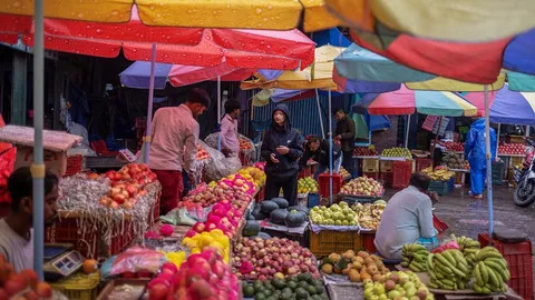 เนปาลเริ่มสงบ หลังได้นายกฯ หญิงคนแรก ยกเลิกเคอร์ฟิวในเมืองหลวงแล้ว