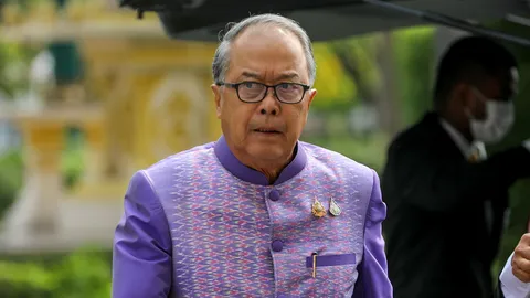 กดดันรัฐบาลเปิดประตูร่างรัฐธรรมนูญฉบับใหม่ : ผ่าทางตันประเทศ