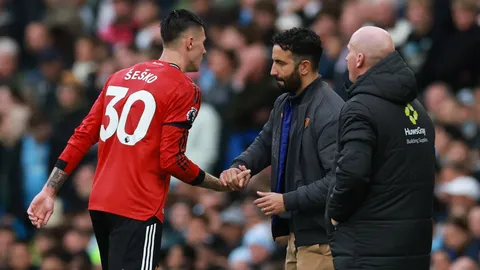 มีแววตกชั้น "ซูเปอร์คอม" ทำนายอันดับแมนยู ล่าสุด หลังแพ้ แมนซิตี้ จมที่ 14 พรีเมียร์ลีก