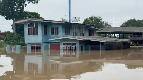 “ผักไห่” อยุธยา น้ำท่วมบ้านครึ่งหลัง เขื่อนเจ้าพระยารับมือระบายน้ำเพิ่ม