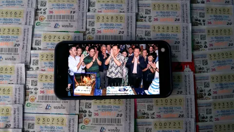 มาแรงทะลุแผงหวย แม่ค้าเผย "เลขเด็ด" นายกฯ ป้ายแดง งวดนี้โดนเหมาเกลี้ยง