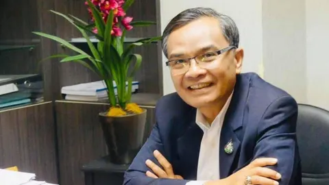 “นิพิฏฐ์” แนะ ปชป. เลือกหัวหน้าพรรคใหม่ไม่ถูก รอวันล่มสลาย หนุน “อภิสิทธิ์” คัมแบล็ก