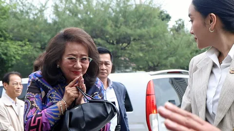 “คุณหญิงพจมาน” เข้าเพื่อไทย บอก สส. “สู้ๆ นะคะ” สมาชิกเฮลั่น “ชินวัตร” สู้ต่อ