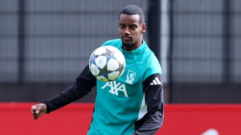 มาแน่ "สล็อต" ยัน "อิซัค" ประเดิมลิเวอร์พูล ใน UCL นัดแรก เผยแผนใช้งานปะทะ "แอตมาดริด"