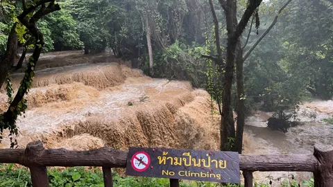 แจ้ง นทท. งดลงเล่น "น้ำตกห้วยแม่ขมิ้น" เพื่อความปลอดภัย เนื่องจากน้ำมีสีขุ่น