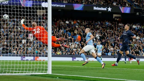 ผลบอล แมนซิตี้ ไม่พลาด เชือด นาโปลี 10 คน เปิดหัวยูฟ่า แชมเปียนส์ลีก