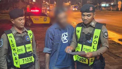 ตร. ใจดีหวังช่วย หนุ่มยืนอยู่ริมถนน สุดท้ายตรวจพบมีหมายจับ "คดีฉ้อโกง"