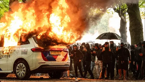 ม็อบขวาจัดเนเธอร์แลนด์ปะทะตำรวจ ก่อนศึกเลือกตั้งปลายเดือน