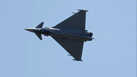 อังกฤษส่งเครื่องบินขับไล่เข้าคุ้มกันน่านฟ้าโปแลนด์ ตอบโต้โดรนรัสเซีย 