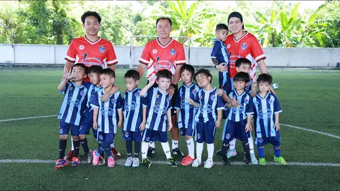“โค้ชวัง” กุนซือทีมชาติไทย U23 เปิดอคาเดมี่สอนฟุตบอล “เสือน้อย ฟุตบอล อคาเดมี่”