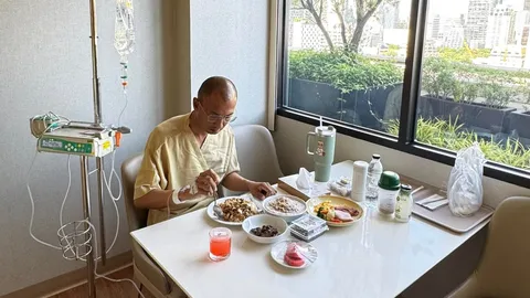 แห่ให้กำลังใจ “อาจารย์เบียร์ คนตื่นธรรม” หลังแอดมิทด่วน เข้ารพ. อาการยังไม่ดีขึ้น