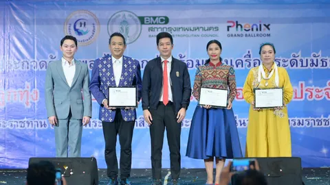 ประธานสภากทม.เปิดงานประกวดร้องเพลง “ดาวรุ่งลูกทุ่ง เพชรประกายแสงแห่งเมืองกรุง” ปี 2568