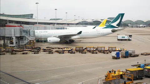 ฮ่องกงปิดสนามบิน 36 ชั่วโมง รับมือไต้ฝุ่นรากาซา คาดยกเลิกกว่า 500 เที่ยวบิน