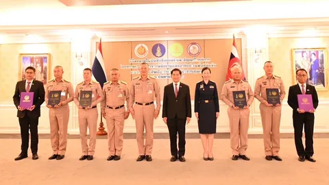 PEA จับมือกองทัพเรือ เดินหน้าโครงการ Floating Solar และ Solar Farm 6 พื้นที่สัตหีบ