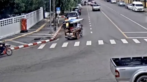 ตำรวจฮีโร่ช่วยแม่คลอดลูกบนรถสามล้อ คอหวยไม่พลาดส่องเลขเด็ดเสี่ยงโชค