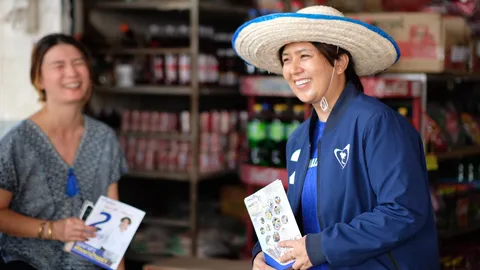 “จินณ์ตวรรณ” ขอแรงชาวบ้านศรีสะเกษ เขต 5 เปลี่ยนทิศทางการเมือง ลั่นจุดยืนไม่เปิดด่าน แก้ปัญหาผลผลิต