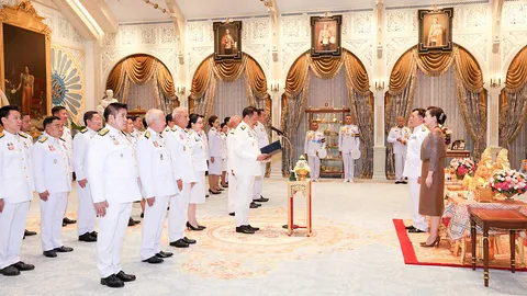 ทรงให้ ครม.ใหม่ มีสติปัญญา ชนะอุปสรรค มานะบากบั่น จิตใจเข้มแข็ง ทํางานเพื่อประเทศและประชาชน