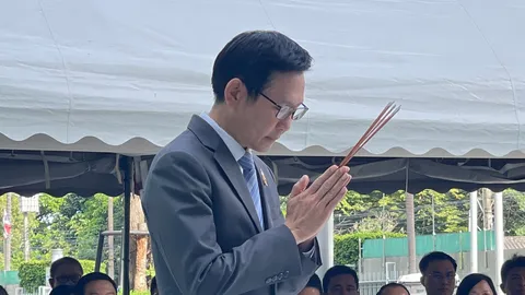 "อรรถพล" สักการะสิ่งศักดิ์สิทธิ์ประจำกระทรวงพลังงาน เข้ารับตำแหน่งอย่างเป็นทางการ