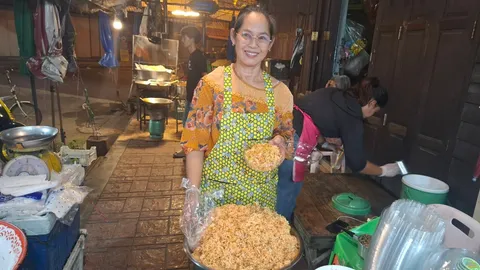 หมี่กรอบส้มซ่า “สูตรแม่สุดใจ” ของฝากอุทัยธานี ต่อยอดผลผลิตเกษตรท้องถิ่น