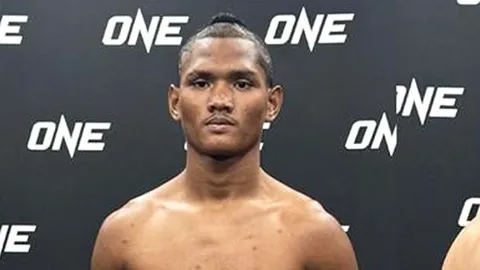 แฟนมวยกำลังใจ "แสงอาทิตย์" นักชกไทยชื่อดัง ตกตาชั่ง ศึก วัน ลุมพินี 126