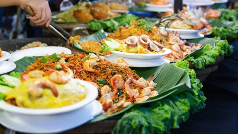 10 ย่านเด็ด ของกินกว่า 200 ร้านอร่อยในกรุงเทพมหานคร สายกินต้องไม่พลาด