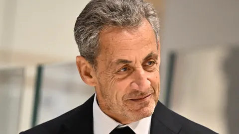 ศาลฝรั่งเศสตัดสิน อดีต ปธน. นิโกลาส์ ซาร์โกซี มีความผิดฐานสมคบคิดคดีรับเงินลิเบีย