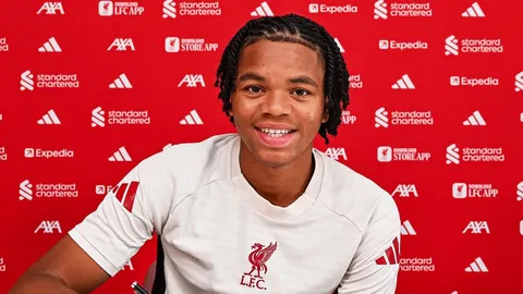 ตอบแทนผลงาน! ริโอ เอ็นกูโมฮา ปีกดาวรุ่งวัย 17 ปี เซ็นสัญญาอาชีพฉบับแรกกับลิเวอร์พูล