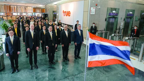"ทรู" จัดกิจกรรมเคารพธงชาติและร้องเพลงชาติ เนื่องในวันพระราชทานธงชาติไทย ครบรอบ 108 ปี