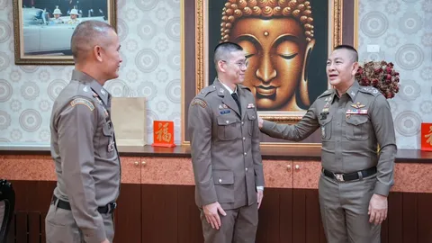 ผบ.ตร. ประดับยศ ร.ต.ต. ให้ “วิว กุลวุฒิ” หลังทำคุณประโยชน์เพื่อประเทศชาติ