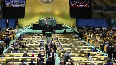 ผู้นำอิสราเอลขึ้นเวที UN ถูกเมิน! คณะผู้แทนหลายชาติเดินออกจากห้องประชุม ประท้วงสงครามกาซา