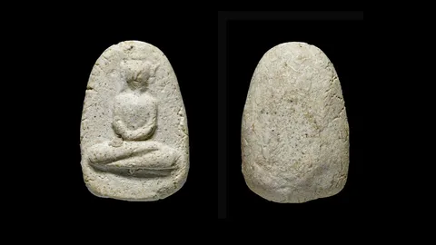 ส่อง "พระวัดพลับ พิมพ์สมาธิเข่ากว้าง" ต้นตำรับสร้างพระพิมพ์ด้วยผงพุทธคุณ 5 ประการ