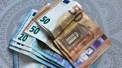 ธนาคารกลางยุโรปแนะประชาชน “ตั้งสติและถือเงินสด” เผื่อเวลาวิกฤต