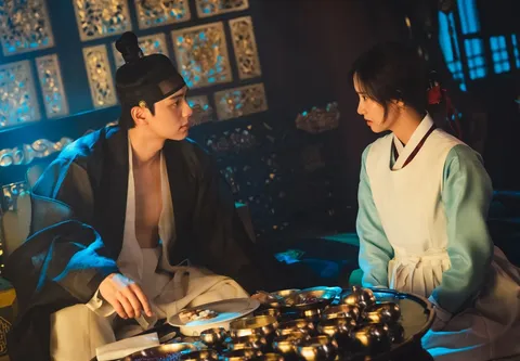 เรื่องย่อ เมนูรักพิชิตใจราชา Bon Appétit, Your Majesty ซีรีส์เกาหลีสนุกๆ แนวย้อนยุค มีกี่ตอน