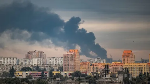 เซเลนสกีประณามรัสเซีย โจมตีต่อเนื่อง 12 ชั่วโมง ดับแล้ว 4 ศพ เจ็บหลายสิบ