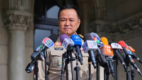 “อนุทิน” ขอบคุณคนศรีสะเกษไว้วางใจ “จินณ์ตวรรณ” ย้ำทหารขาดเหลือให้แจ้งมาพร้อมซัพพอร์ต