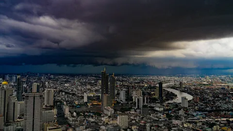 พายุบัวลอยเข้าไทยวันไหน ใครเป็นคนตั้งชื่อ เช็กพื้นที่เสียงได้ที่นี่