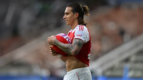 เพราะอะไร? “คาลาฟิออรี” ถึงถูกห้ามใช้ผ้าขนหนูเช็ดบอล เกมระหว่างนิวคาสเซิล พบ อาร์เซนอล