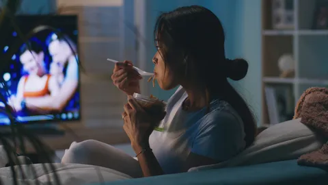 ก่อนนอนไม่ควรกินอะไร อาจรบกวนการหลับและส่งผลเสียต่อสุขภาพ