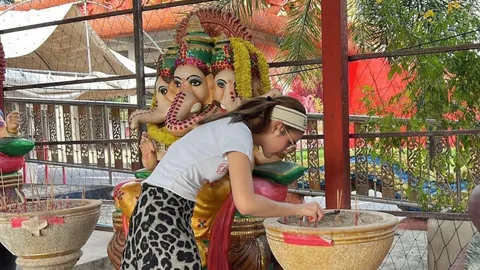 นางเอกลิเกดัง ทำบุญวันเกิด จุดธูปเลขมงคล ให้โชคแฟนคลับ