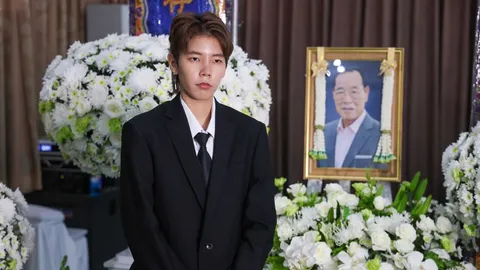 ชมภาพพิธีสวดพระอภิธรรม คุณพ่อป๊ายปาย โอริโอ้ คืนแรก นุ๊ก ธนดล ส่งพวงหรีดอาลัย