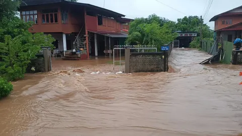 อิทธิพลพายุ "บัวลอย" ฝนถล่มแพร่ น้ำไหลทะลักเข้าท่วม 3 หมู่บ้าน