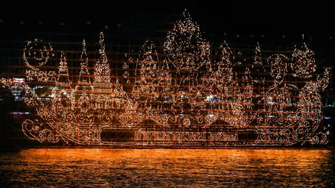 เตรียมปักหมุดเที่ยวงานประเพณี “ไหลเรือไฟนครพนม” เทศกาลแสงไฟแห่งศรัทธา ที่ต้องชมสักครั้งในชีวิต