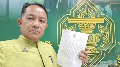 "ศรีสุวรรณ" เข้าให้ถ้อยคำ กกต. ปมร้อง "ทักษิณ" ชี้นำ "เพื่อไทย" 