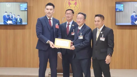 “ทนายอั๋น” ยื่น เพื่อไทย ส่งศาลรธน. ถอดถอน “อนุทิน” ปมผิดจริยธรรมร้ายแรง