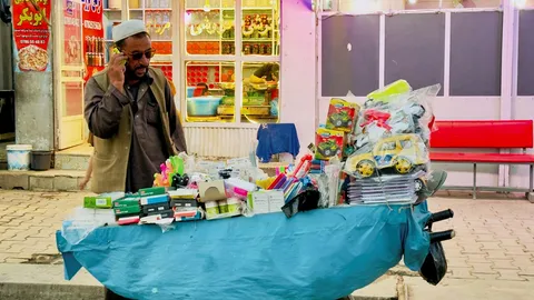 ชาวอัฟกันเฮ อินเทอร์เน็ต-โทรศัพท์กลับมาแล้ว หลังตาลีบันตัดสัญญาณ